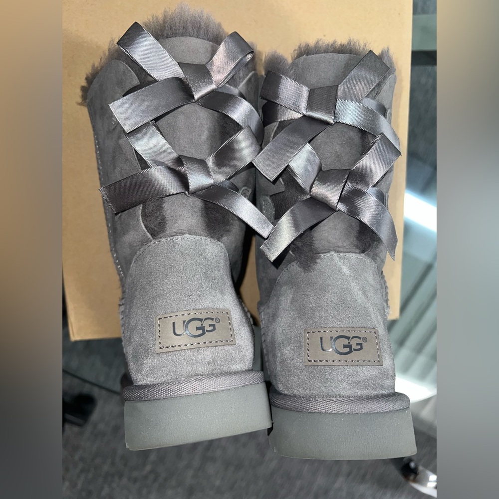 UGG Women's Gray Bailey Bow- New!